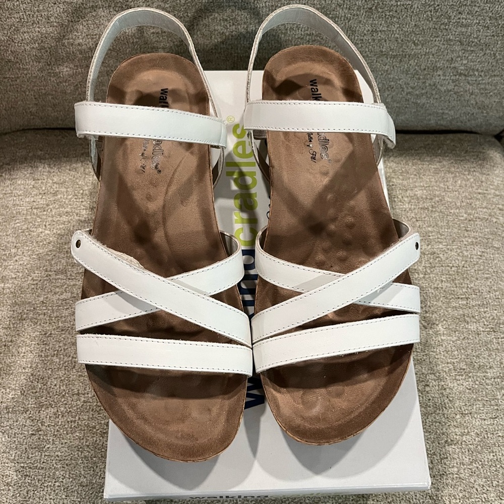 Walking Cradles Pool Strappy Sandals